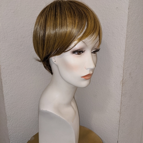 Raquel Welch - Modern Love Wig - Picture 4 of 13